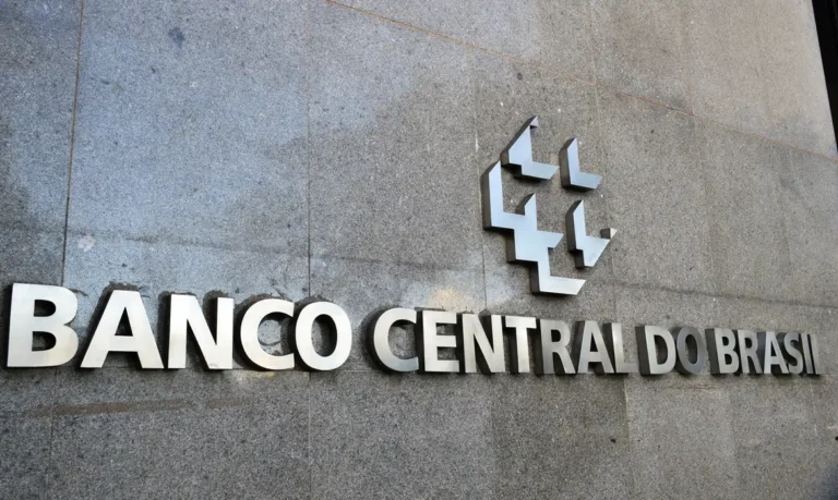 Mercado financeiro reduz projeção de inflação em 2025