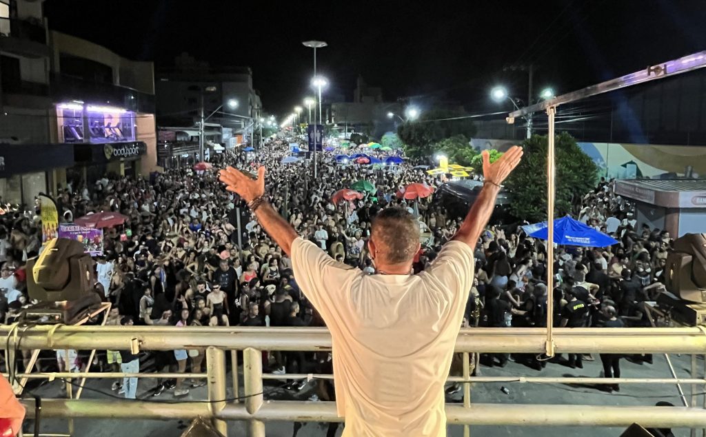 Sucesso absoluto: Mais de 30 mil pessoas participam do Bloco das Piranhas em Castelo