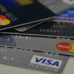 Percentual de famílias com dívidas cresce, mas inadimplência cai