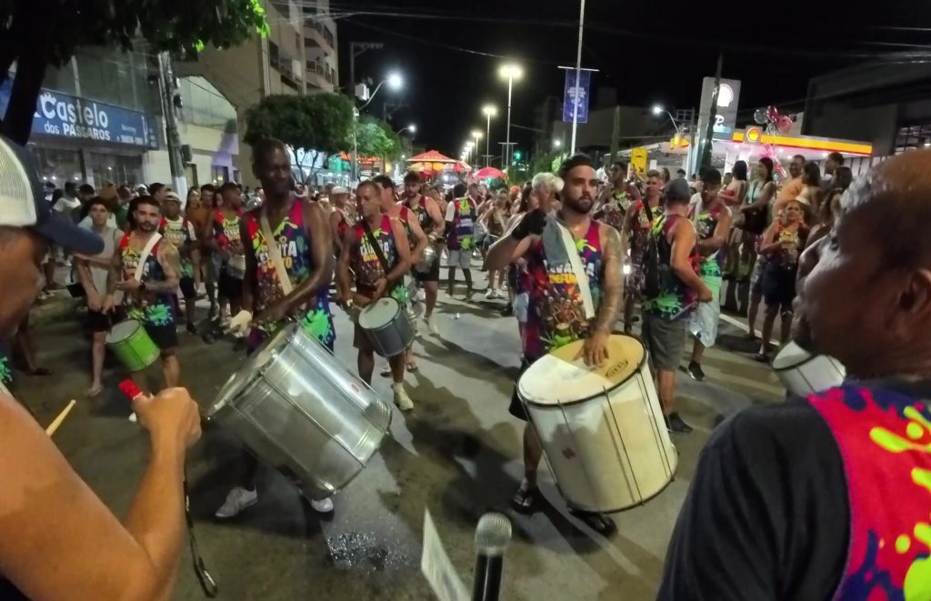 Carnaval de Castelo Começa com a Energia do Tradicional Bloco Levanta Defunto