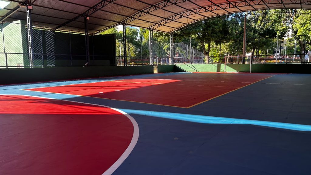 Prefeitura inicia padronização das quadras esportivas do município