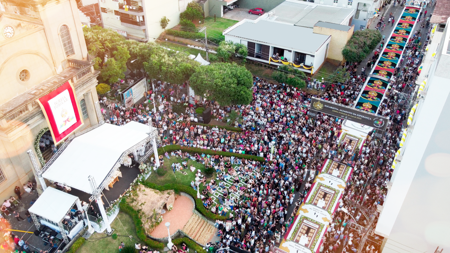 Leia mais sobre o artigo Castelo Celebra a 63ª Festa de Corpus Christi: Uma das Maiores Manifestações Religiosas do País